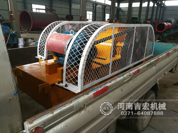 雙齒輥破碎機發(fā)往廣東