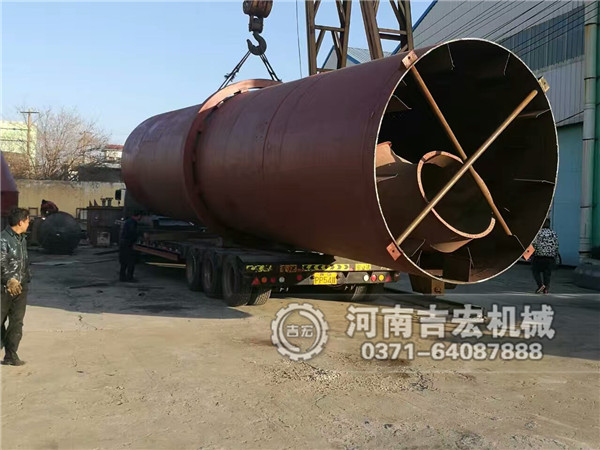 時(shí)產(chǎn)60噸煤泥烘干機(jī)發(fā)貨現(xiàn)場