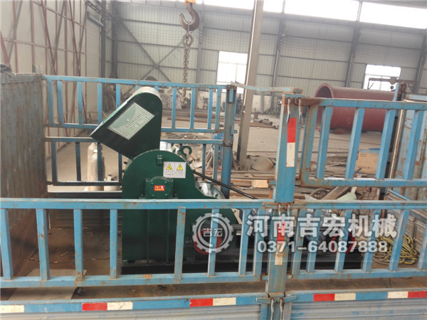 大進(jìn)料口雙級粉碎機發(fā)往四川