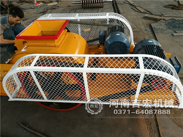 雙齒輥破碎機發(fā)往河北承德