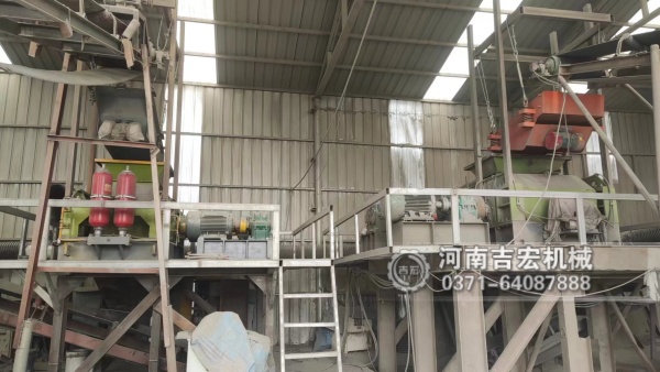 求購(gòu)一臺(tái)時(shí)產(chǎn)50噸以下的小型碎石制砂機(jī),有沒(méi)有合適的設(shè)備推薦下！